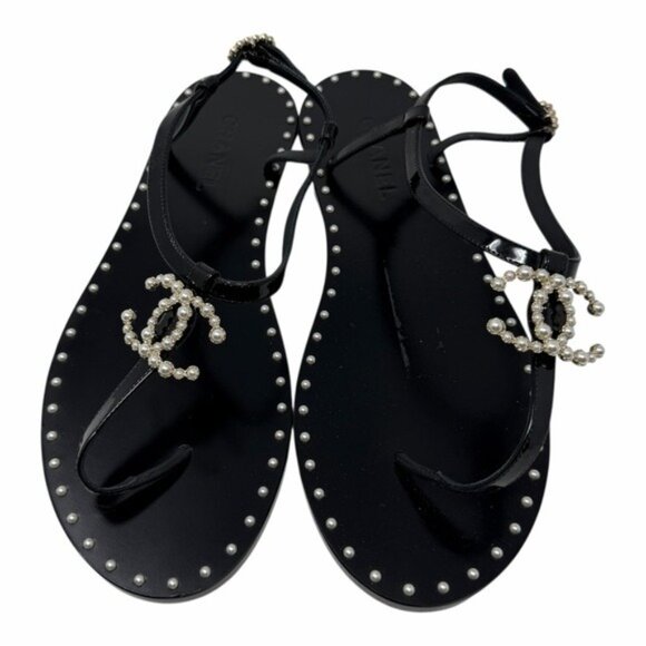 CHANEL Black Patent Leather CC Pearl Embellished Logo Flat Thong Sandals - Picture 5 of 11